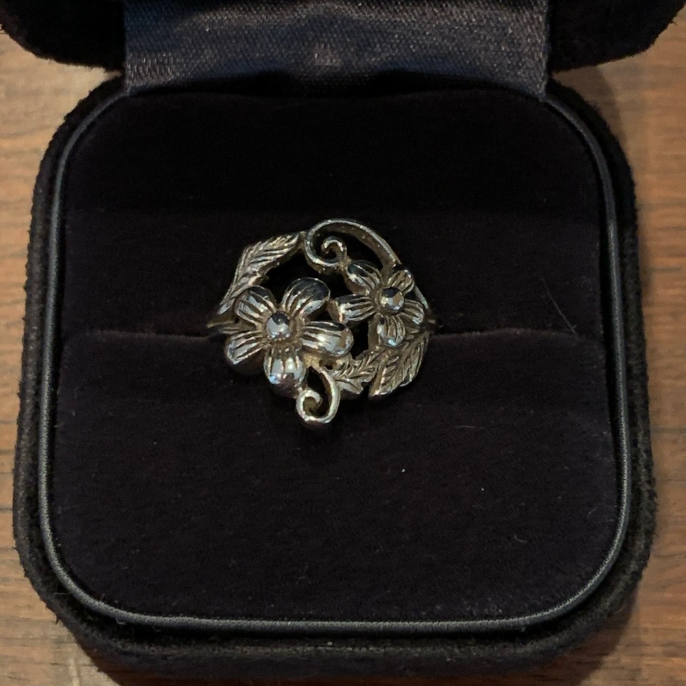 Sterling silver floral ring | size 7
